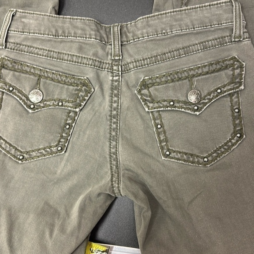 819.   Wrangler women’s ultra low rise capris by Rock 47 size 3/4